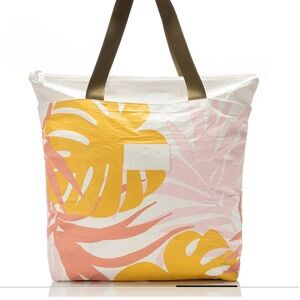 NWT ALOHA Collection Tropics Day Tripper Starburst